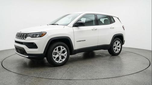Bright White Clearcoat 2025 Jeep Compass Latitude