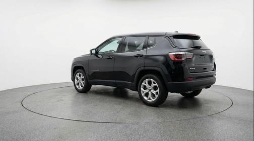 Diamond Black Crystal Pearlcoat 2025 Jeep Compass Latitude