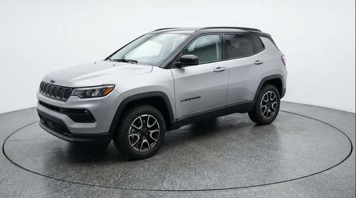 Silver Zynith Metallic Clearcoat 2025 Jeep Compass Trailhawk