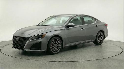 Gun Metallic 2025 Nissan Altima SV FWD