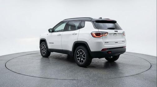 Bright White Clearcoat 2025 Jeep Compass Trailhawk