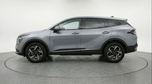 Everlasting Silver 2025 Kia Sportage LX
