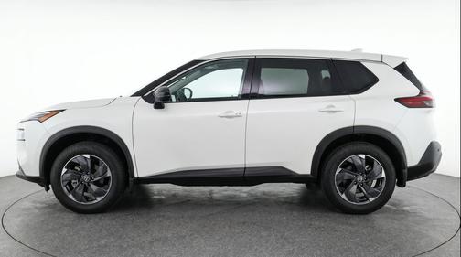 Everest White Pearl Tricoat 2025 Nissan Rogue SV
