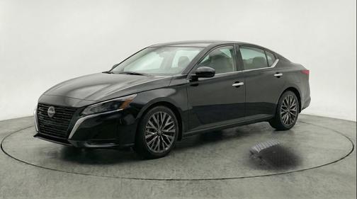 Super Black 2025 Nissan Altima SV FWD