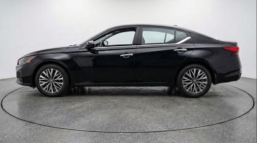 Super Black 2025 Nissan Altima SV FWD