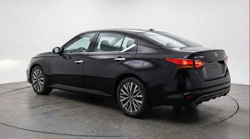 Super Black 2025 Nissan Altima SV FWD