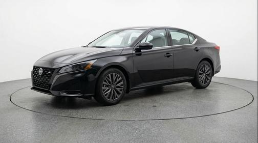 Super Black 2025 Nissan Altima SV FWD