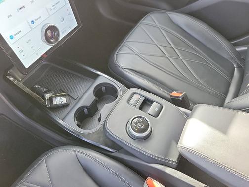 2024 Ford Mustang Mach-E SELECT