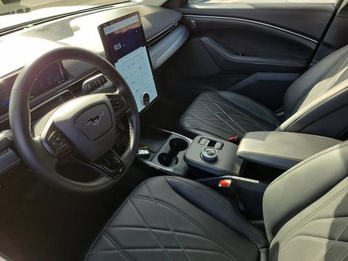2024 Ford Mustang Mach-E SELECT