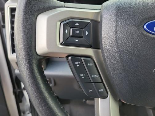 OXFORD WHITE 2022 Ford F-250 LARIAT