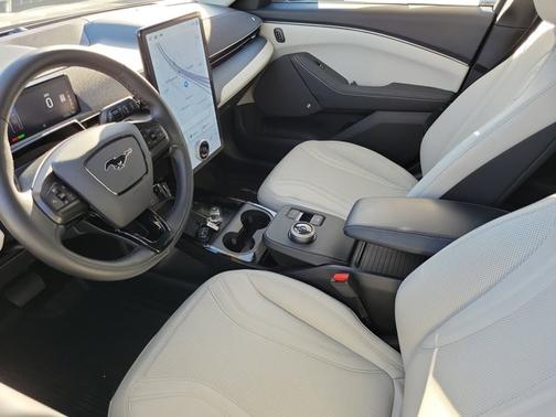 2024 Ford Mustang Mach-E PREMIUM