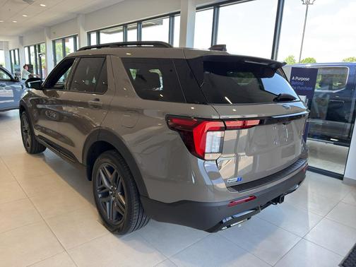 Gray 2026 Ford Explorer ST-Line