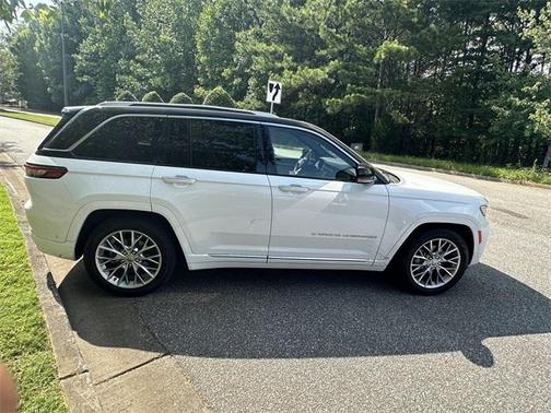 2022 Jeep Grand Cherokee Summit