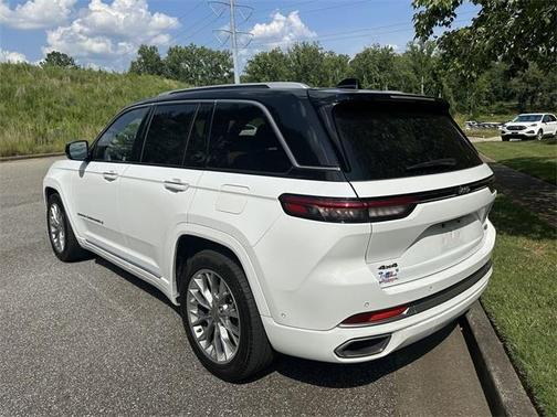 2022 Jeep Grand Cherokee Summit