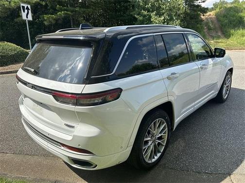 2022 Jeep Grand Cherokee Summit