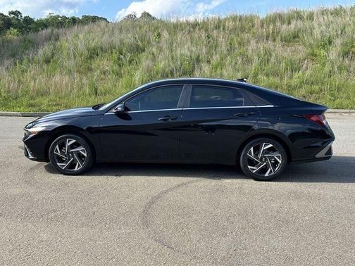 2025 Hyundai ELANTRA HEV Limited