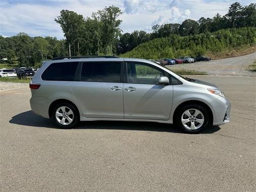 2020 Toyota Sienna LE