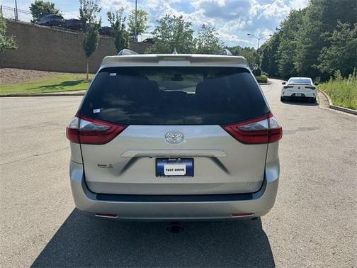 2020 Toyota Sienna LE