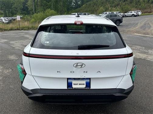 2025 Hyundai KONA SE