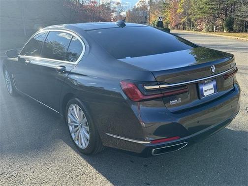 2022 BMW 740 i