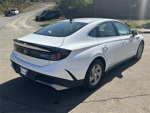 2025 Hyundai SONATA SE