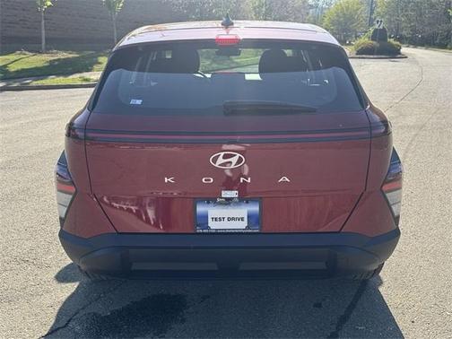 2025 Hyundai KONA SE