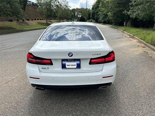 2022 BMW 530 i