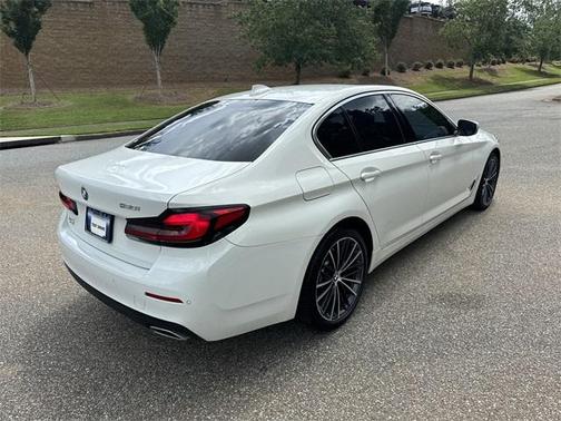 2022 BMW 530 i