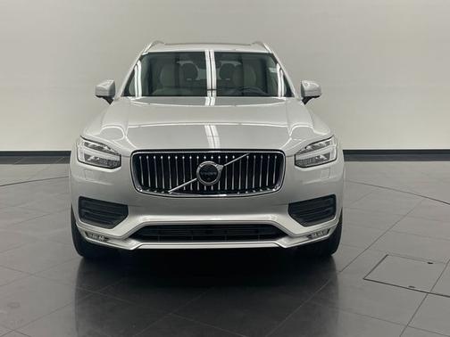 2021 Volvo XC90 T6 Momentum 7 Passenger