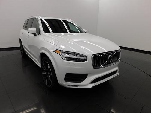 2022 Volvo XC90 T6 AWD Momentum 6 Seater