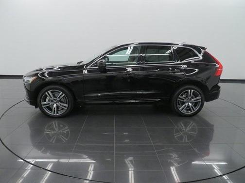 Photo 4 of 61 of 2021 Volvo XC60 T6 Momentum