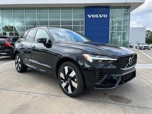 2024 Volvo XC60 Recharge Plug-In Hybrid T8 Plus Dark Theme