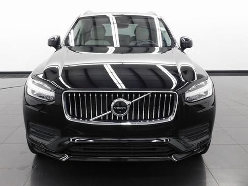2022 Volvo XC90 T6 AWD Momentum 7 Seater