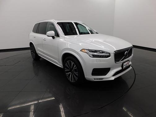 2022 Volvo XC90 T6 AWD Momentum 7 Seater