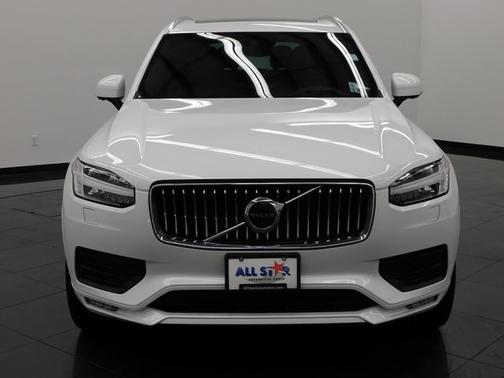 2022 Volvo XC90 T6 AWD Momentum 7 Seater