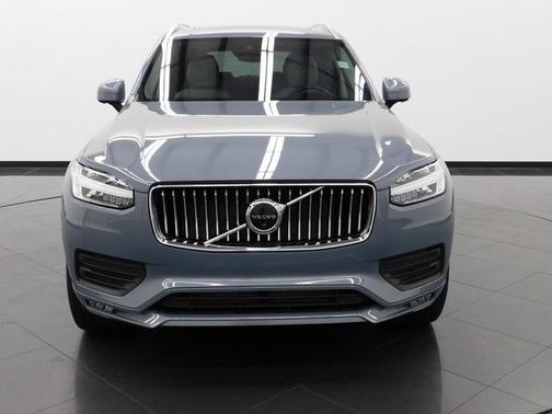 2022 Volvo XC90 T6 AWD Momentum 6 Seater