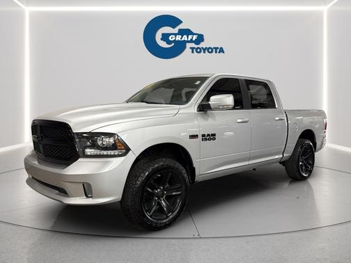 Bright Silver Metallic Clearcoat 2017 RAM 1500 Night Crew Cab 4x4 5'7' Box