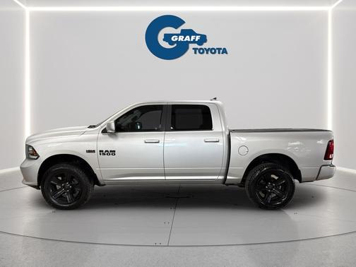 Bright Silver Metallic Clearcoat 2017 RAM 1500 Night Crew Cab 4x4 5'7' Box