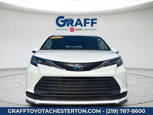 Ice Cap 2025 Toyota Sienna LE
