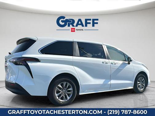 Ice Cap 2025 Toyota Sienna LE