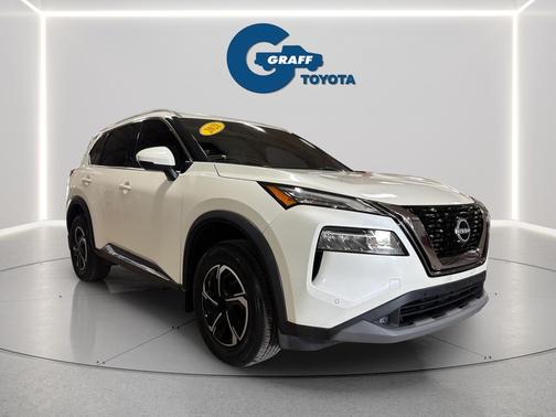 Pearl White Tricoat 2021 Nissan Rogue SL