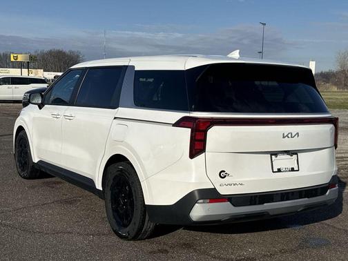 Snow White Pearl 2025 Kia Carnival LXS