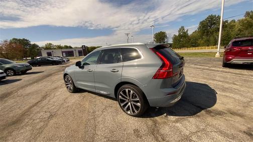 2023 Volvo XC60 B5 Ultimate Bright Theme