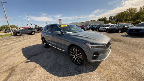 2023 Volvo XC60 B5 Ultimate Bright Theme