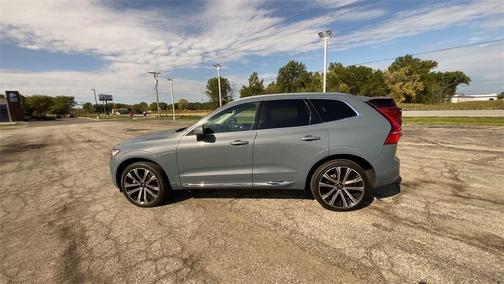 2023 Volvo XC60 B5 Ultimate Bright Theme