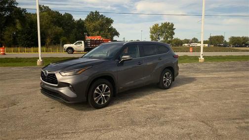 2023 Toyota Highlander Hybrid XLE