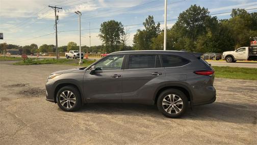 2023 Toyota Highlander Hybrid XLE
