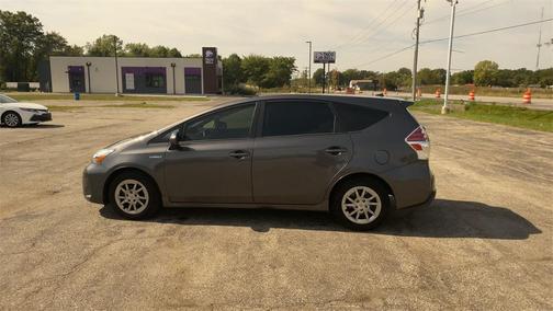 2017 Toyota Prius v Four