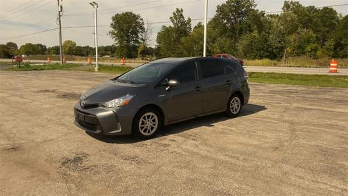 2017 Toyota Prius v Four