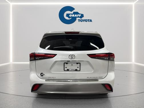 Wind Chill Pearl 2023 Toyota Highlander Platinum